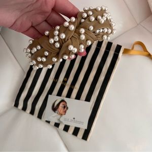 NWOT-Lele Sadoughi gingerbread faux leather pearl headband🤍